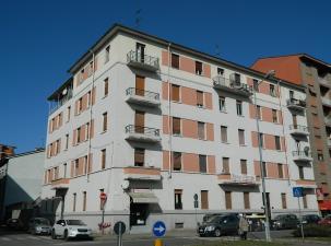 In prossimità della Centrale del Latte cittadina, vendesi 9 piano c.a., alloggio con sala, cucina abitabile, camera letto, bagno e ripostiglio.