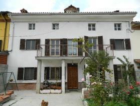 199,7655 KWH/M2 A SEZZADIO in centro paesevendesi casa con cucina abitabile, sala, 2 camere letto, bagno, lavanderia,