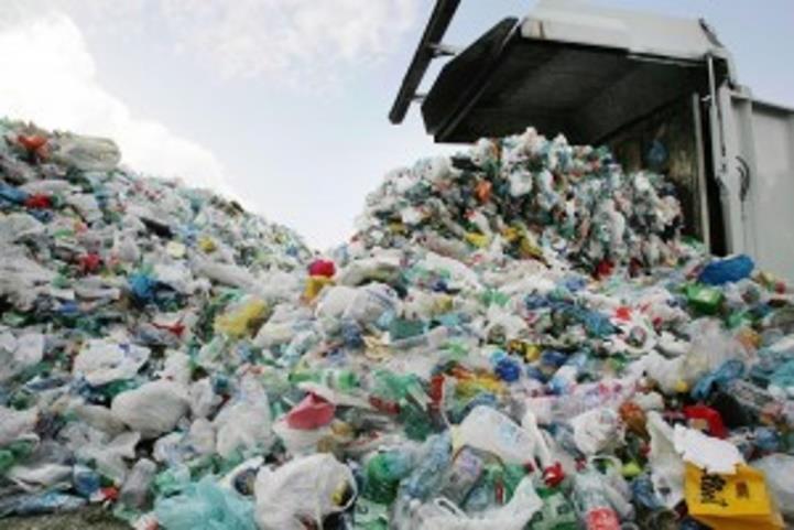 La gestione dei rifiuti La civiltà umana, nello svolgimento delle sue attività, produce un quantitativo rilevante di rifiuti.
