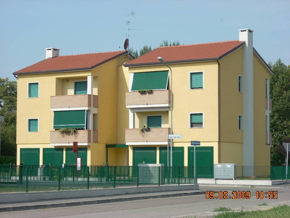 12 Alloggi Località Malborghetto - Ferrara Intervento di due palazzine 6 + 6 alloggi disposti su piano terra, primo e secondo.