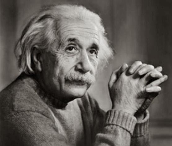 Velocità classica e relativistica Secondo la teoria della relatività di Einstein, la velocità della luce è la massima velocità ammessa dalle leggi della fisica; inoltre soltanto entità prive di massa