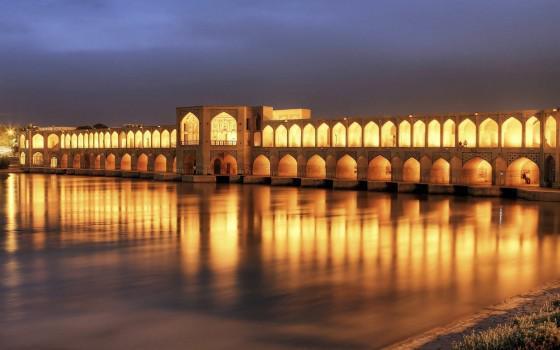 9 giorno 27/4: ESFAHAN Visita della città di Esfahan tra le più suggestive del mondo.