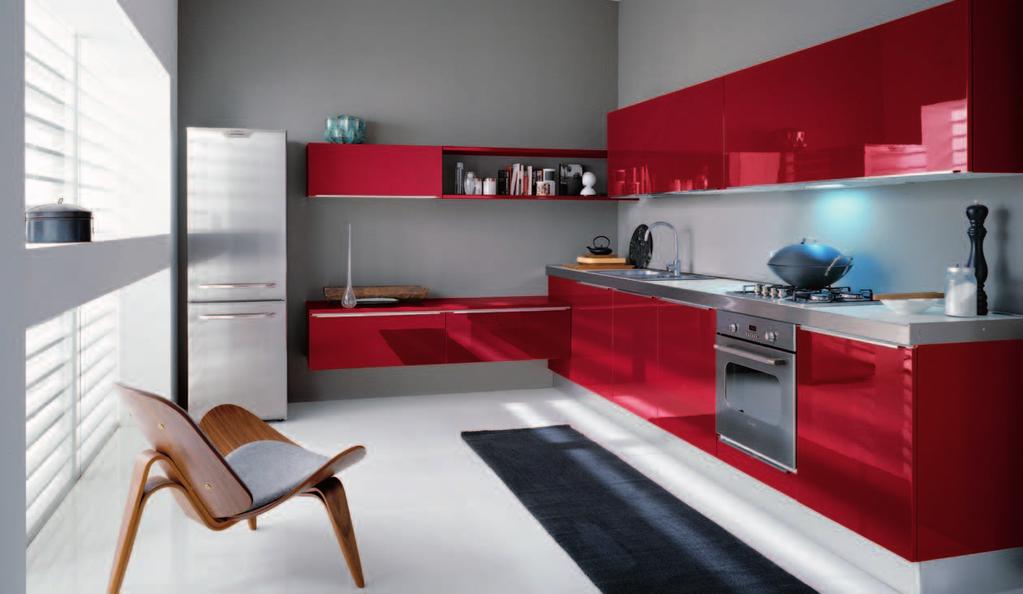 Laccato amaranto lucido e top laminato bianco con bordo inox +