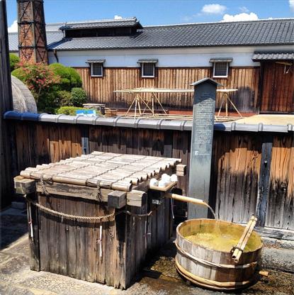 Acqua dolce (pochi sali minerali) = sake dolce (zona di Fushimi),