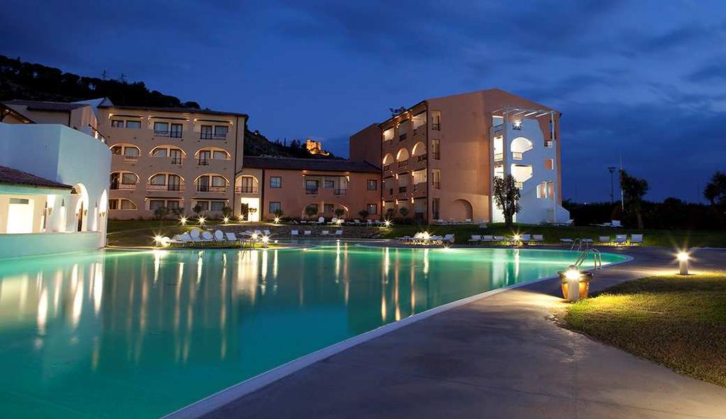 it) Il Borgo di Fiuzzi Resort & Spa e un invito a scoprire ciò che abbiamo progettato e programmato per voi: un luogo che profuma di mare e di natura, di tradizione e di borghi, di torri, di