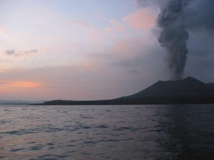 I vulcani Può essere considerato un vulcano qualsiasi spaccatura della crosta terrestre