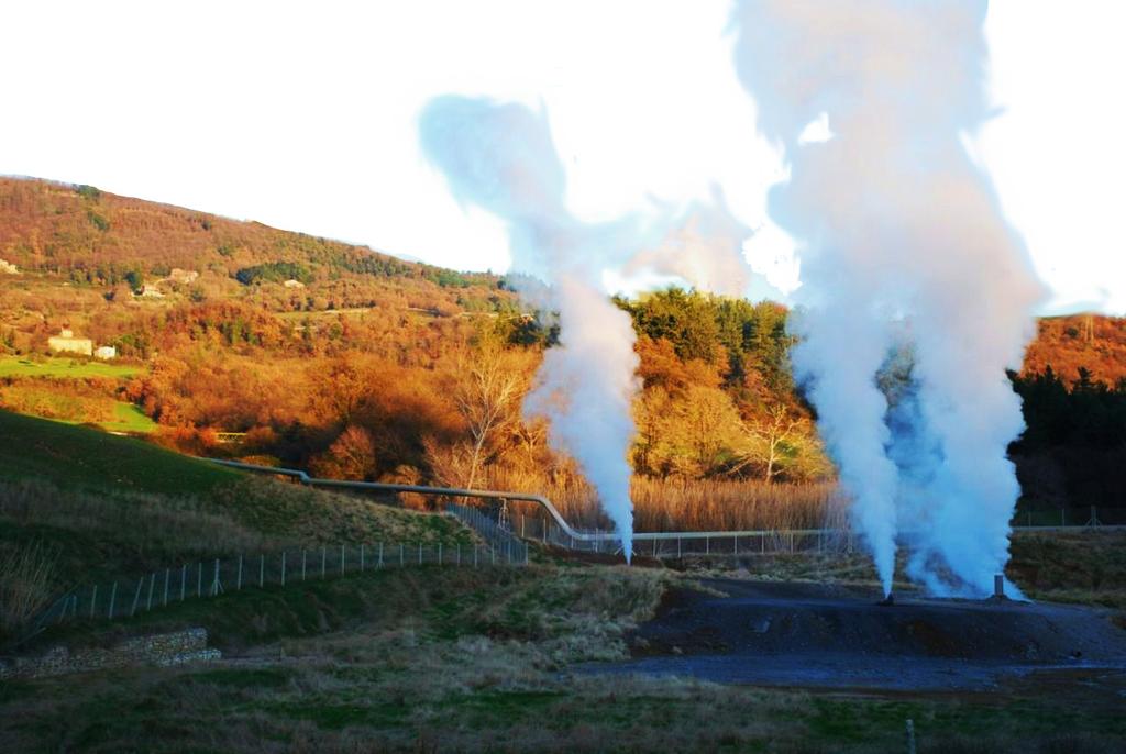 Il vulcanesimo secondario I soffioni sono violente emissioni di vapore miste a sostanze