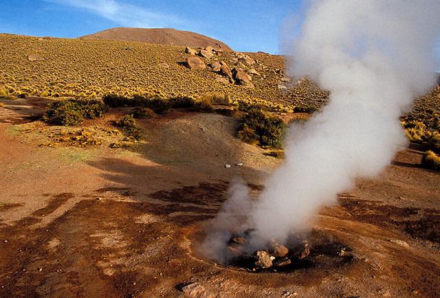 Il vulcanesimo secondario Le fumarole sono emissioni di vapore acqueo mescolate ad altre