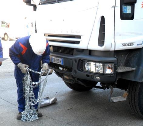 invernale del personale di e- distribuzione: vestiario invernale, ghette, scarponi, racchette da neve (ove necessario) Verifica scorta di materiale di consumo per linee aeree: