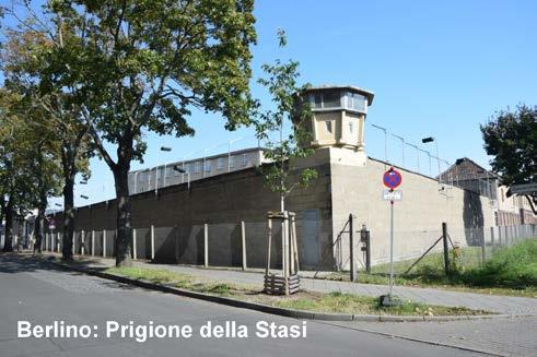 che ci permettono di parcheggiare di fronte alle mura che racchiudeva l ex carcere della Stasi, luogo di sofferenza per