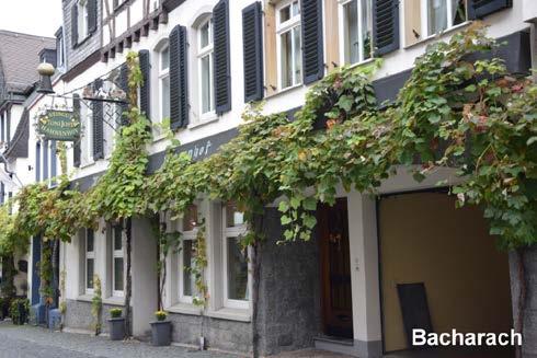 bel borgo che troviamo illuminato e molto suggestivo ed in breve ci accomodiamo nel piccolo e grazioso locale del Pippo Bistro situato in Blucher Strasse 16.