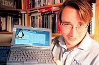 Gnu- cenni storici 3 Nel 1991, uno studente finlandese, Linus Torvalds, per la sua tesi di laurea scrive un ''mini-unix per PC'', basandosi su software GNU, e nasce cosi' LINUX.