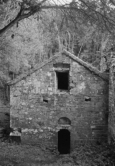 28 Guida agli edifici sacri della Maremma Monastero di San Guglielmo, la chiesa EREMO DI SAN GUGLIELMO DI MALAVALLE Dice una leggenda, non confermata dalle fonti, che alla metà del XII secolo un