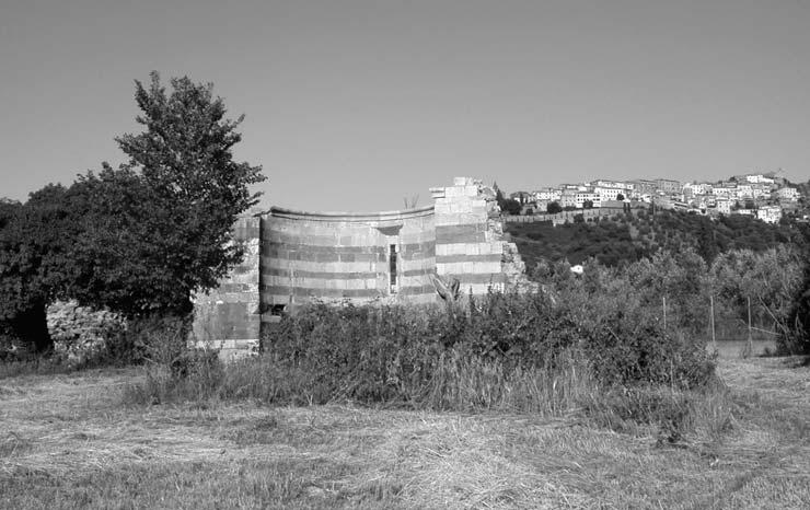 30 Guida agli edifici sacri della Maremma 1529 venne assalito dai corsari turchi e nel 1565 subì una seconda incursione e fu abbandonato per 15 anni.