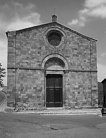 La città di Vetulonia occupava un altura con tre sommità ben distinte: il poggio di Vetulonia, la medievale Colonna, il poggio di Castelvecchio e il poggio de Il Convento, dove fu trasferita l