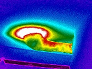 INDAGINI TERMOGRAFICHE L utilizzo di sensori elettronici molto sofisticati abbinati a potenti software hanno reso possibile la misura a distanza della temperatura superficiale degli oggetti in esame.