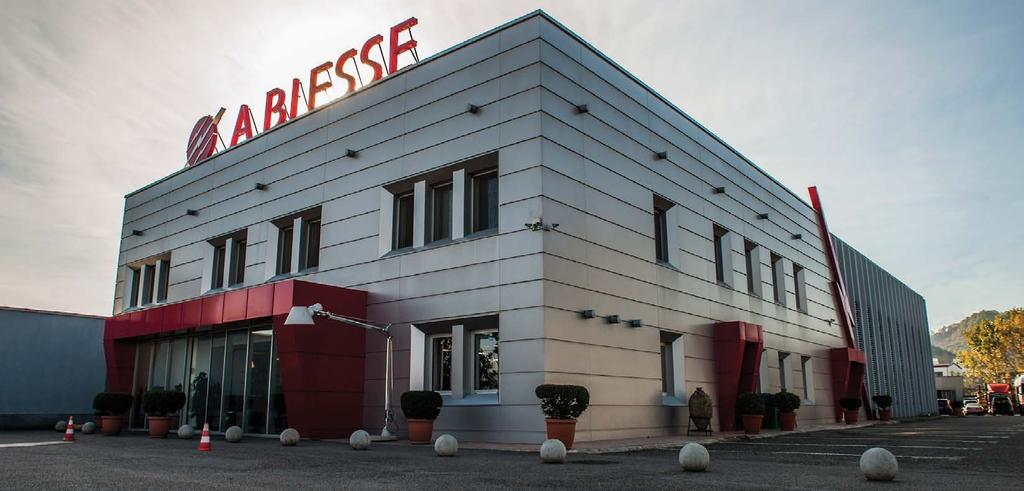 Selia Qëndrore Selia Qëndrore E themeluar në Tiranë më 1995 A BI ESSE u bë shpejt një nga pikat e referimit në sektorin e shpërndarjes së materialit elektrik.