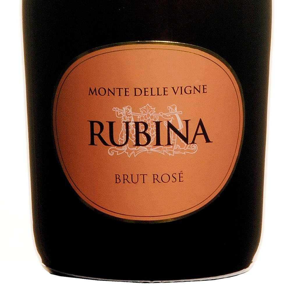 RUBINA BRUT ROSE Barbera Spumante Brut Rosè Ovest 250/300 mt Terreni calcareo argillosi 6000 viti/ha 80 q.li Settembre 9/30 anni Spumante Brut Rosè Bottiglie prodotte: 6.