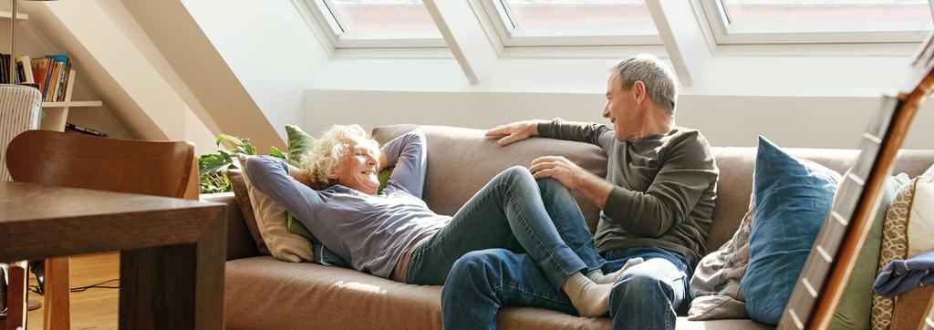 Perché nuove finestre per tetti VELUX? Vi diamo ben 4 buoni motivi. 4 buoni motivi 1. 2. 3. 4. MIGLIORE CLIMA DOMESTICO La straordinaria efficienza energetica aumenta di quattro volte il comfort termico in casa.