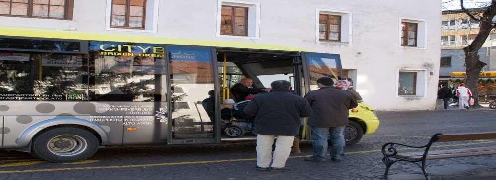 ambiti suburbani nelle fasce di territorio che rimangono non servite dal trasporto ferroviario, al fine di assicurare un rapido trasporto da e per le fermate ferroviarie più vicine.