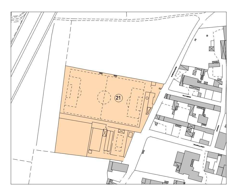 21. CENTRO SPORTIVO Vasta area recintata ubicata in fregio all abitato nella quale sono presenti le seguenti attrezzature: - campo da calcio con annesso spogliatoi,