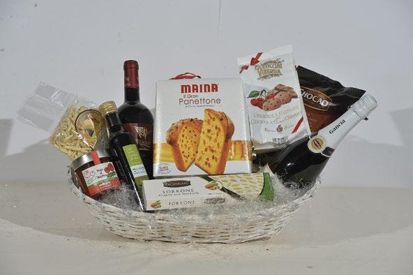 cesti natalizi Cesto Amigoni COD. CN009 (10 pezzi) Panettone Maina gr.750 Gancia cl.75 Cioccolatini Chocao Vergani gr. 125 Biscotti ciliegia e gocce di cioccolato Virginia gr.