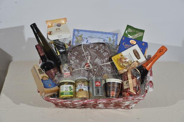 cesti natalizi Euro 109,90 Euro 159,90 Cesto Caravaggio COD. CN021 (17 pezzi) Panettone cioccolato Flamigni kg. 1 Bellavista Alma cuveè d.o.c.g. cl.75 Marrons glacès Di Gennaro gr.