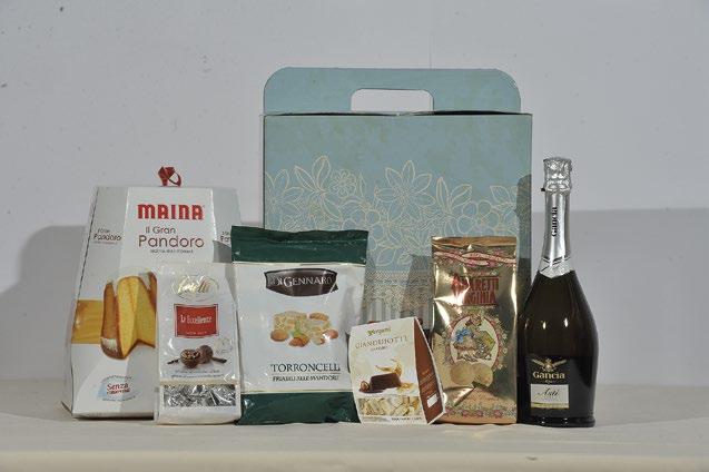 85 Euro 13,90 Euro 15,90 Bauletto Azalea COD. BN015 (8 pezzi) Panettone Maina kg. 1 Asti Gancia d.o.c.g. cl. 75 Cioccolatini Le Gemme Vergani gr.