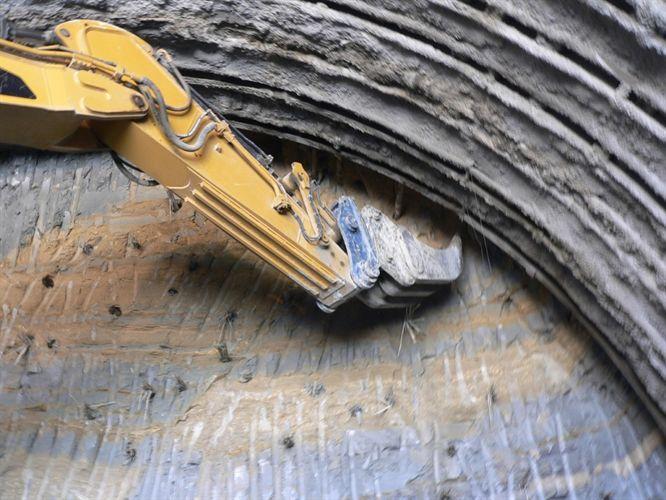 2015 # 36 La realizzazione di gallerie in formazioni geologicamente complesse Massimo Chiarelli Esperto in tecniche avanzate di scavo in sotterraneo Con il termine Ammassi Rocciosi Strutturalmente