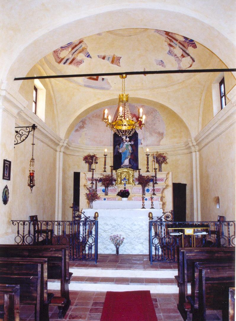 21 Interno della chiesa Madonna della Neve.