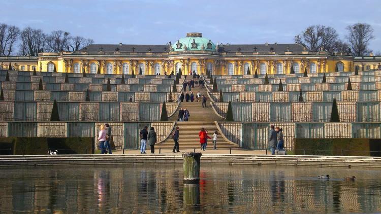 2 giorno venerdì 6 aprile: DRESDA / POTSDAM / BERLINO Prima colazione in hotel. Partenza per Potsdam una delle più belle cittadine della Germania, e capoluogo della regione del Brandenburgo.