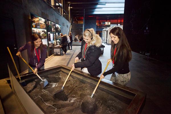 Then the visitor is free to move, lift and pump the information out of the exhibits.5 In creating a metaphor for the recent exhibition for the town in the Westman islands 3 https://vimeo.