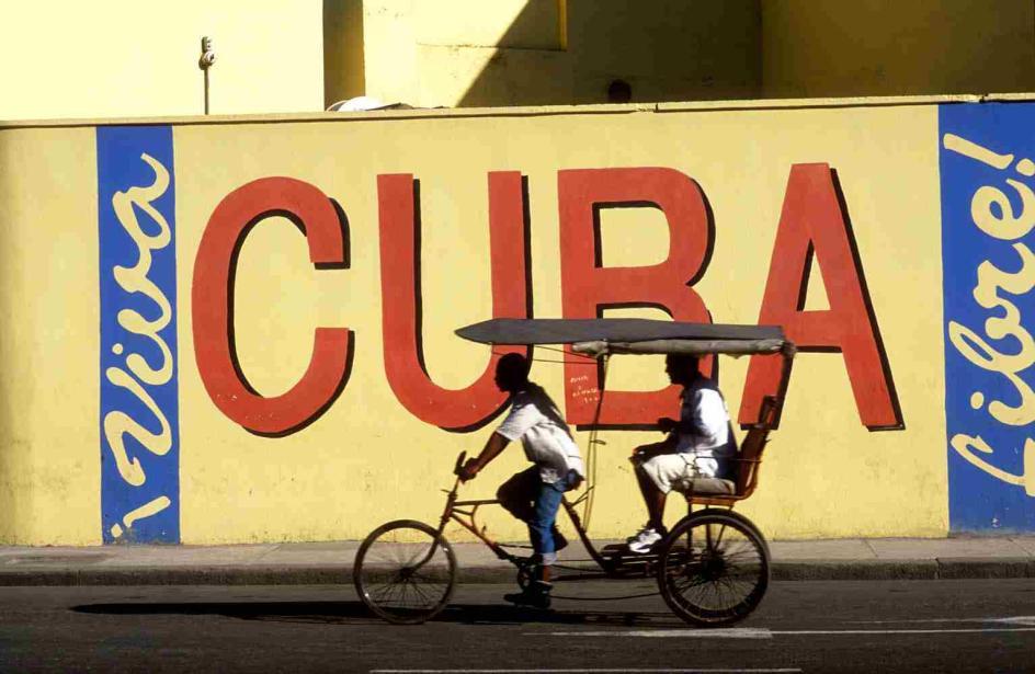 Lingue di Sabbia Navigare in aree ancora Vergini. L itinerario di questa crociera si snoda sulla costa Sud dell isola di Cuba.