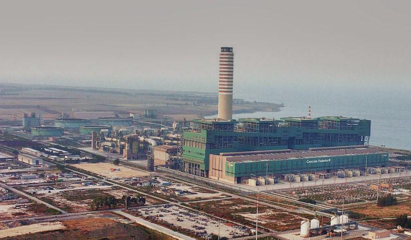 Il caso di studio: Centrale a carbone Enel Brindisi Sud Power plant characteristics 4 x 660 MW groups 6,000,000 t/y of coal burned 10,000 t/y of heavy fuel oil Emissions