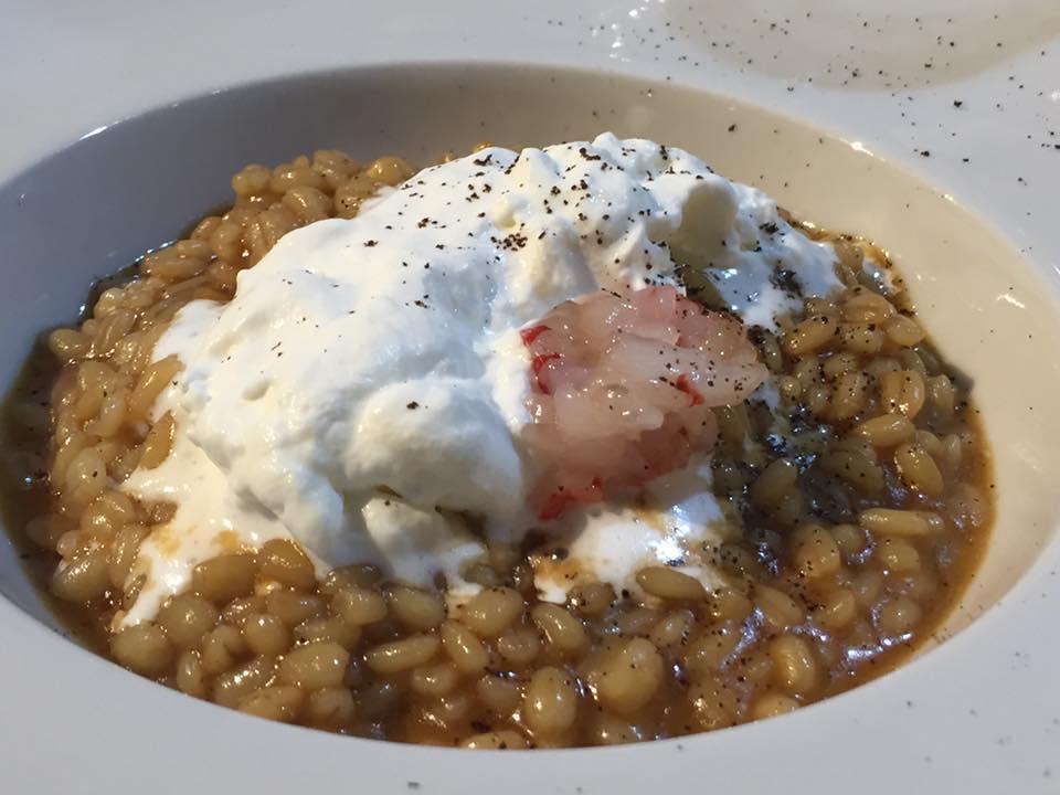 Pescorante O Lupino, orzotto con gambero rosso e caffe Grande attenzione alle cotture semplici, anche se gioverebbe un utilizzo meno preponderante di ricotta, mozzarella e