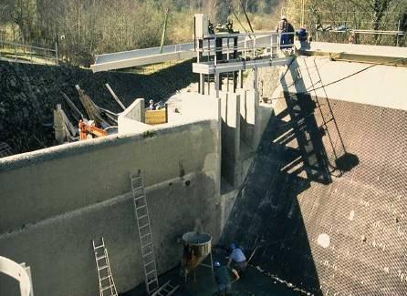 così verso la superficie, dove sarà stato opportunamente realizzato l imbocco del canale by-pass. Figura 65.