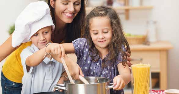 PRANZO E CENA Piccoli cuochi in erba si mettono all opera... Che fame! Giochiamo alle trasformazioni Pasta, pizza e piadine sono sempre una garanzia di successo con i bambini.