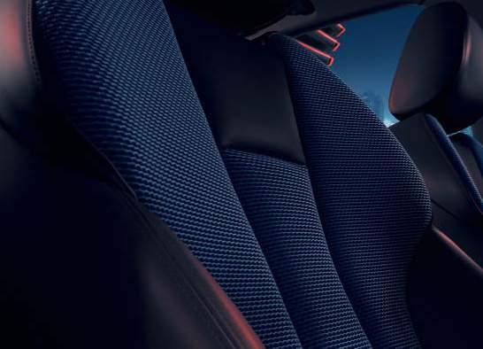 Audi design selection blu cosmo o marrone amaretto (a richiesta): entrambe le versioni vantano accattivanti cuciture in contrasto all interno.