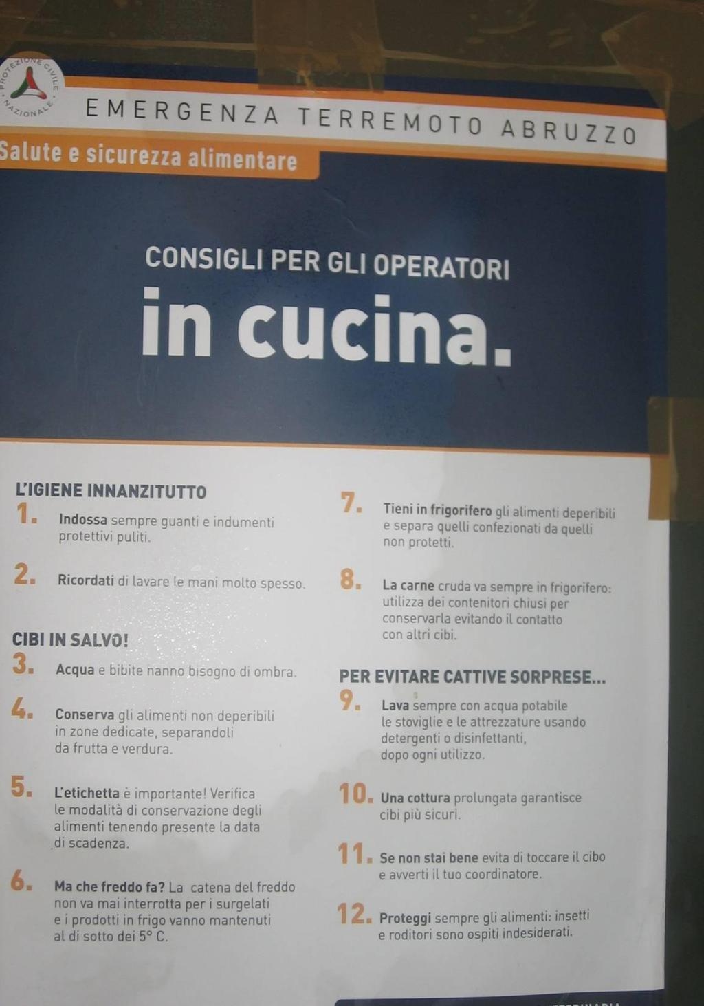 Consigli per gli operatori in cucina IGIENE INNANZITUTTO 1.- Indossa sempre guanti e indumenti protettivi puliti 2.