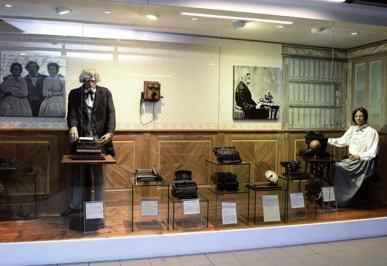 Il Museo. Il Museo San Fedele nasce nel 1995 dalla volontà di Mario Pedrali di raccogliere in un unico spazio la sua collezione di macchine per scrivere d epoca provenienti da tutto il mondo.