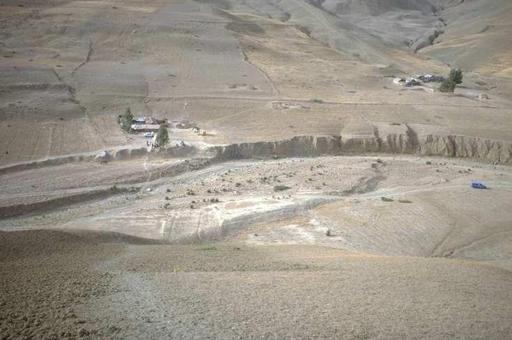1980 El Asnam (Algeria) N 36 l anticlinale di El Asnam interrompe la valle fluviale del Fodda 0 1 Cheliff Il fiume Fodda è deviato Si possono riconoscere chiaramente le paleovalli abbandonate T III
