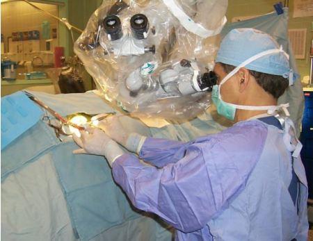 Il trattamento chirurgico si attua in caso di coinvolgimento neurologico con
