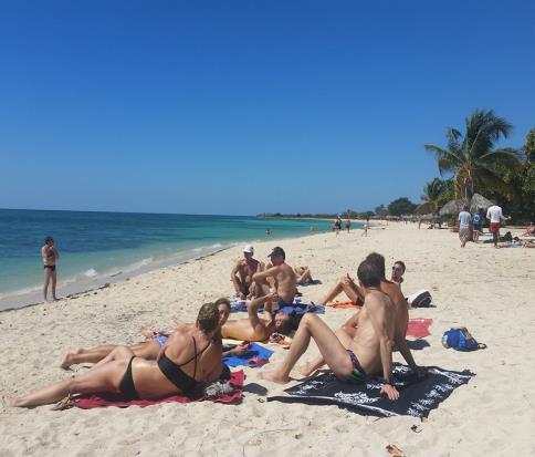 500 0 Lunedi 26 febbraio Trinidad km in bici 60/50 cicloamatori Mattinata da trascorrere nuovamente al mare all insegna del relax e nuoto per i triatleti che raggiungeranno la spiaggia di corsa (12