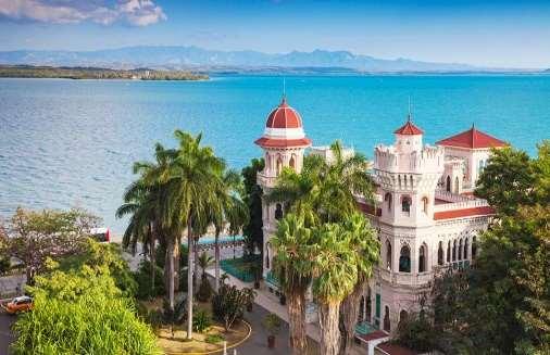 Dopo pranzo visita di Cienfuegos visita panoramica della città, al Parco Marti, al Teatro Terry, al