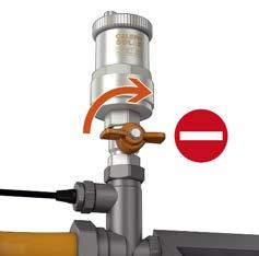 Eseguire il riempimento per mezzo di una pompa, utilizzando il rubinetto (A) situato nel punto più basso dell'impianto, finché l'aria non fuoriesca più dalle valvole di sfogo aria.