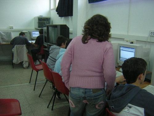 AREA LEGALITA - COMUNICAZIONE Laboratorio di Informatica Noi cittadini d Europa Noi cittadini Del Mondo Progetto Comenius Educazione Civica e Relazione Consiglio comunale dei ragazzi La città