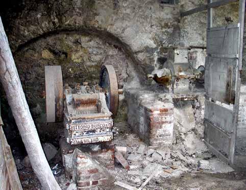 Fig. 2 (a sinistra) L interno della fornace Malpezzi