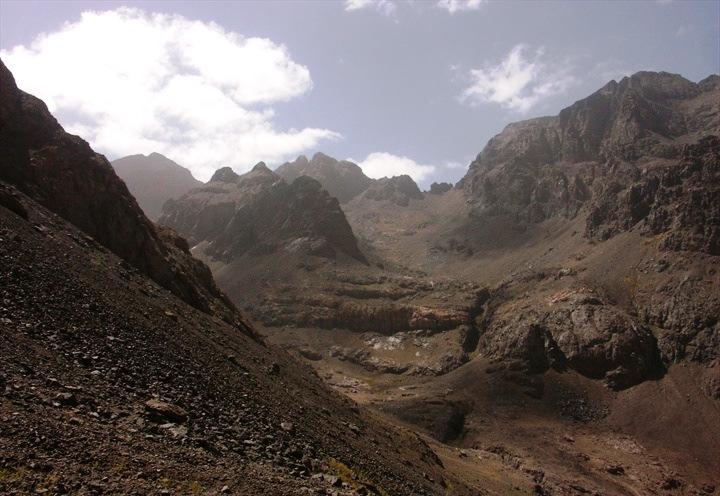 MAROCCO La salita del Jebel Toubkal Ascesa alla vetta più alta del Nord Africa, tra villaggi berberi e panorami indimenticabili.