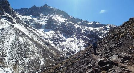 5 giorno / Imlil - rifugio Neltner (3.207 m) (dislivello + 1400 m; tempo 5-6 ore). Salita costante e abbastanza faticosa per raggiungere il rifugio Nelter (3.