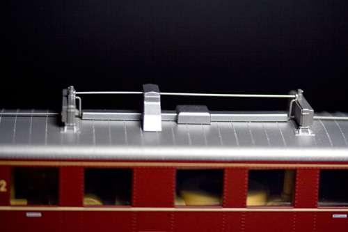 Foto n. 11: il VB 140, particolari del tetto della motrice, la tubazione tra i due radiatori, pur esageratamente lucente non è sovradimensionata. Foto n.